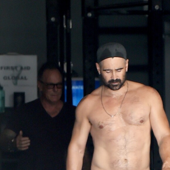 Exclusif - Colin Farrell torse nu à la sortie de la salle de gym après deux heures de sport intensif à Los Angeles le 7 août 2019.