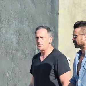 Exclusif - Colin Farrell est allé boire un café avec un ami dans le quartier de Los Feliz à Los Angeles, le 7 août 2019.