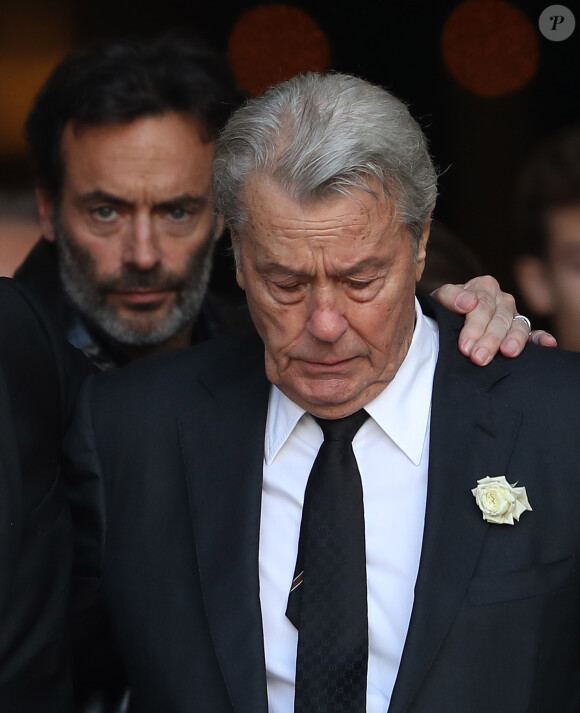 Alain Delon et son fils Anthony Delon - Sorties des obsèques de Mireille Darc en l'Église Saint-Sulpice à Paris. Le 1er septembre 2017.
