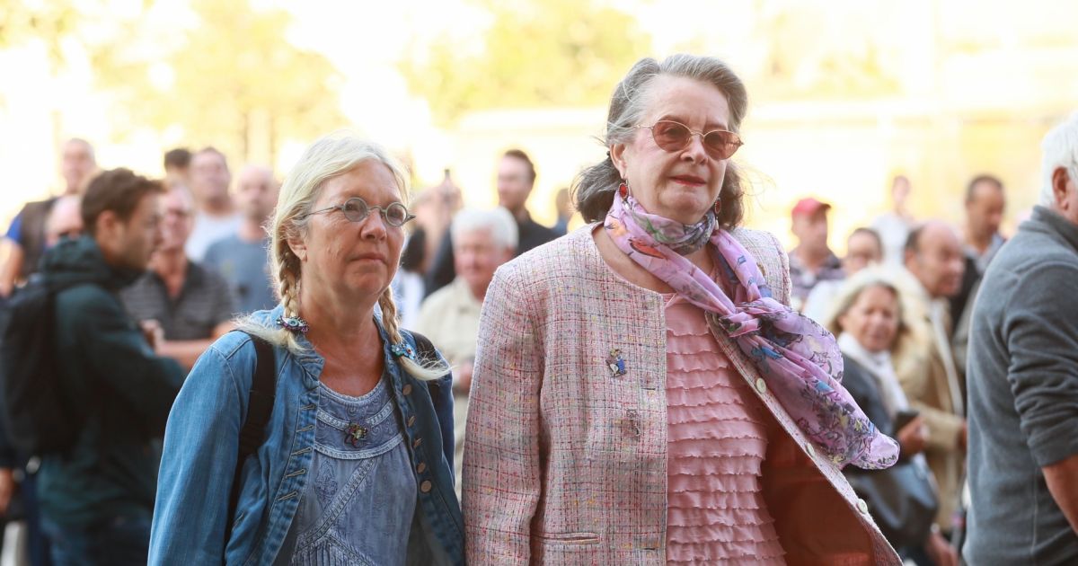 Dominique Lavanant Et Sa Soeur Jumelle Dominique Lavanant - Arrivées aux obsèques de Jean-Pierre Mocky en l