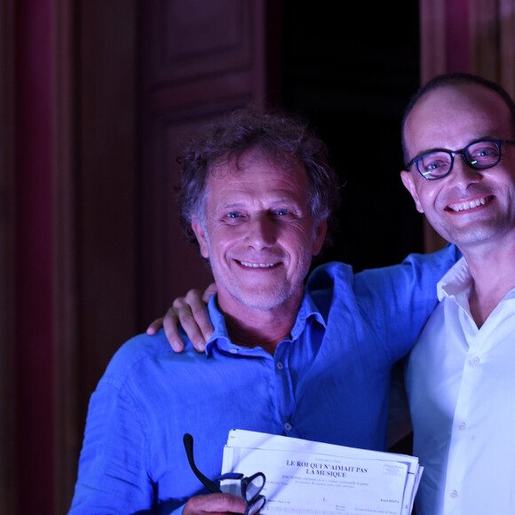 Exclusif - Charles Berling et Mathieu Laine lors des nuits du château de la Moutte à Saint-Tropez, Côte d'Azur, France, le 8 août 2019. © Sophie Louvet/Nice Matin/Bestimage