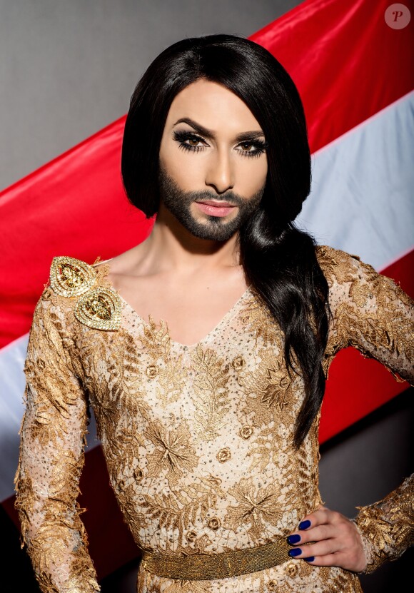 Conchita Wurst pose lors d'un photoshoot à Vienne, le 7 avril 2014.