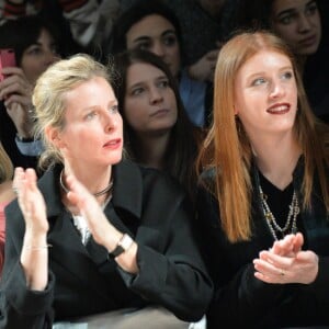 Emmanuelle Béart, Karin Viard et sa fille Marguerite - People au défilé de mode Paul & Joe collection prêt-à-porter Automne Hiver 2016/2017 lors de la fashion week à Paris, le 8 mars 2016. © CVS/Veeren/Bestimage