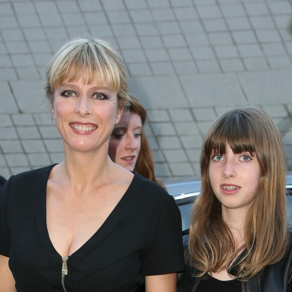 Karin Viard et sa fille Simone au défilé Versace à Paris en 2012.