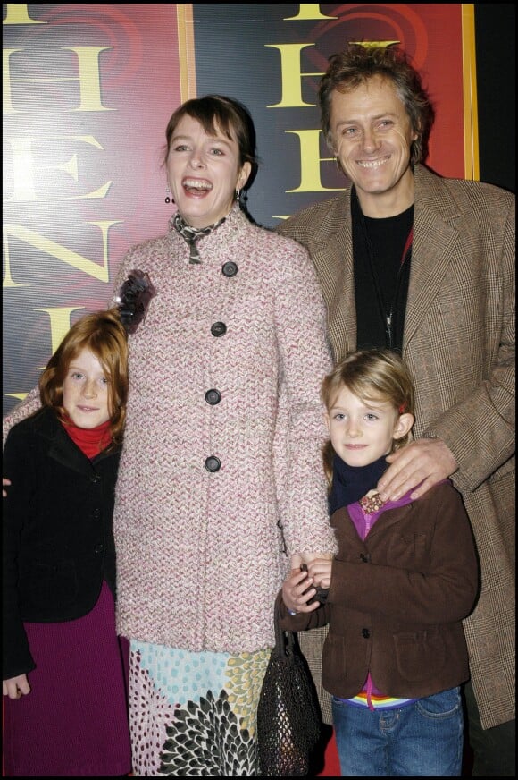 Karin Viard, Laurent Machuel et leurs filles Marguerite et Simone au spectacle du cirque Phénix, à Paris en 2005.