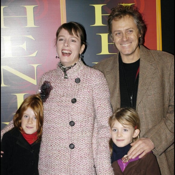 Karin Viard, Laurent Machuel et leurs filles Marguerite et Simone au spectacle du cirque Phénix, à Paris en 2005.