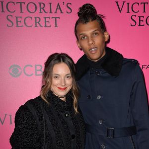 Le chanteur Stromae et sa femme Coralie Barbier lors du photocall du Victoria's Secret Fashion 2016 au Grand Palais à Paris, France, le 30novembre 2016. © BOV/Bestimage