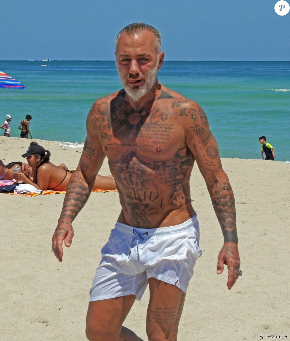 Gianluca Vacchi Passe La Journée En Compagnie Dune Mystérieuse