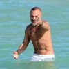 Gianluca Vacchi se baigne sur une plage de Miami le 3 janvier 2018.