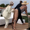 Gianluca Vacchi prend la fessée en vidéo (Août 2019).