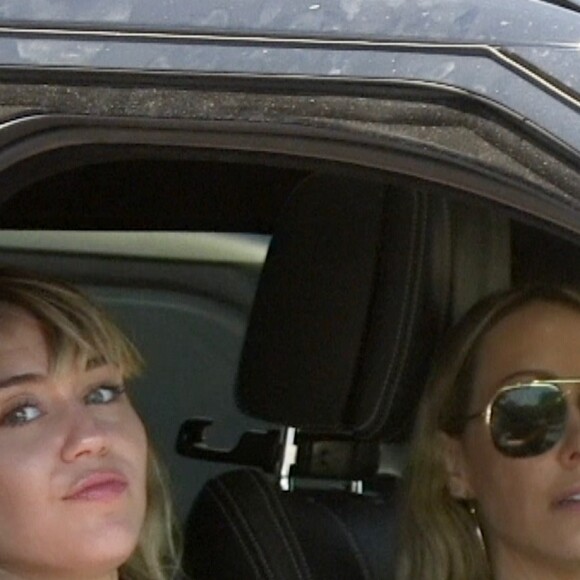 Miley Cyrus a été aperçue avec sa mère Tish et K.Carter à Los Angeles, le 17 août 2019.