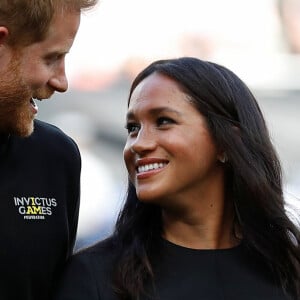 Le prince Harry, duc de Sussex, et Meghan Markle, duchesse de Sussex vont saluer les équipes de baseball "Boston Red Sox" et "New York Yankees" dans leurs vestiaires dans le cadre des Invictus Games 2019 au London Stadium. En cette occasion, le couple royal a reçu en cadeau pour leur fils Archie, un maillot floqué "Archie", de la part de chaque équipe, avant de rejoindre les tribunes pour assister au match. Londres, le 29 juin 2019.