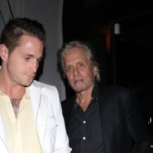 Michael Douglas et son fils Cameron sortent du restaurant Craig de West Hollywood le 27 février 2019.