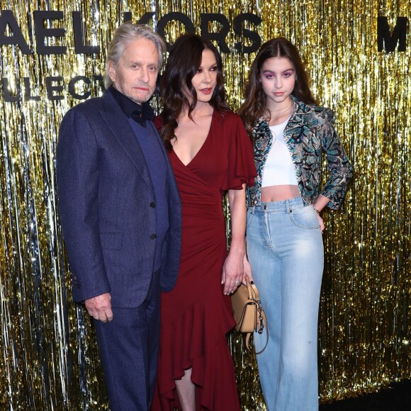 Michael Douglas, Catherine Zeta-Jones, leur fille Carys lors du photocall du défilé de mode Michael Kors automne hiver 2019/2020 lors de la fashion week de New York le 13 février 2019.