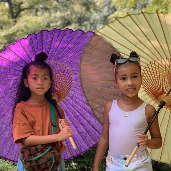 Kim Kardashian et ses enfants sur Instagram.