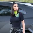 Exclusif - Kim Kardashian porte un pantalon en cuir noir et un sac en croco XXS en pleine virée shopping au centre commercial de Commons à Calabasas, Los Angeles, le 26 juillet 2019