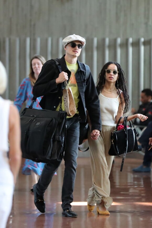 Exclusif - Zoë Kravitz et son mari l'acteur Karl Glusman à l'aéroport Roissy-Charles-de-Gaulle, le 24 juin 2019.