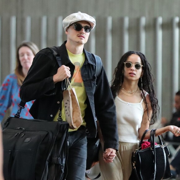 Exclusif - Zoë Kravitz et son mari l'acteur Karl Glusman à l'aéroport Roissy-Charles-de-Gaulle, le 24 juin 2019.