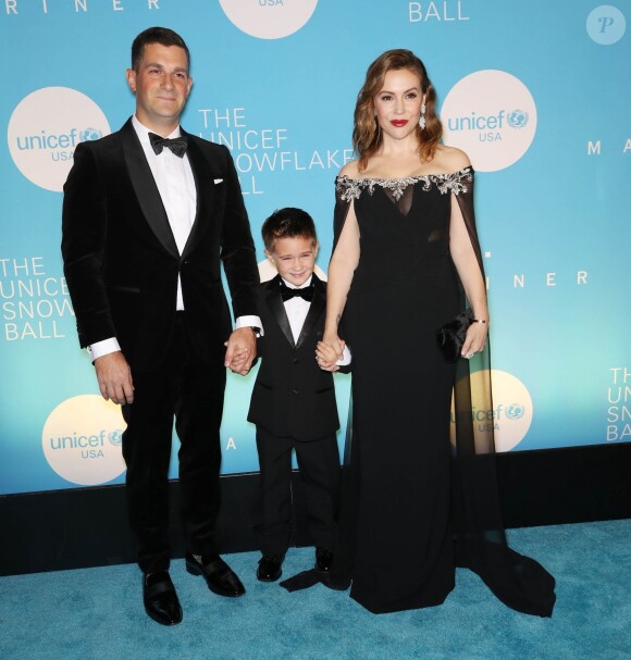 Alyssa Milano, son mari Dave Bugliari et leur fils Milo - People à la soirée Unicef USA Snowfake Ball à New York le 27 novembre 2018.