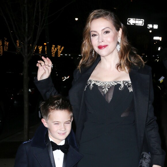 Alyssa Milano et son fils Milo Thomas Bugliari se rendent à la 14ème édition du bal de l'UNICEF Snowflake à New York City, New York, Etats-Unis, le 27 novembre 2018.