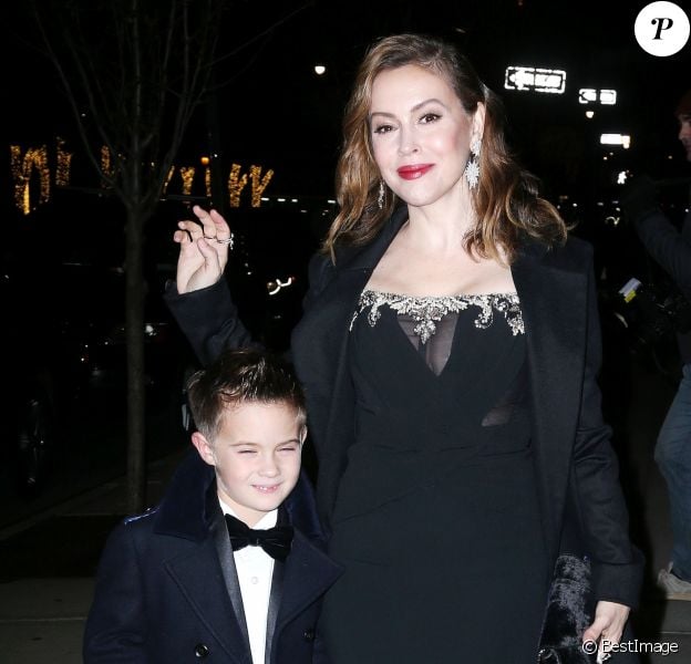 Alyssa Milano et son fils Milo Thomas Bugliari se rendent à la 14ème édition du bal de l'UNICEF Snowflake à New York City, New York, Etats-Unis, le 27 novembre 2018.