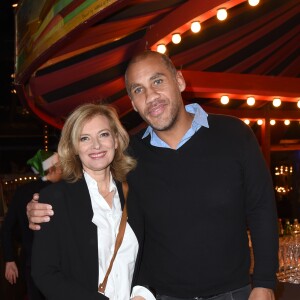 Valérie Trierweiler et son compagnon Romain Magellan - Le Secours Populaire fête Noêl pour 300 enfants au Musée des Arts Forains à Paris, France, le 5 décembre 2018. © Giancarlo Gorassini/Bestimage