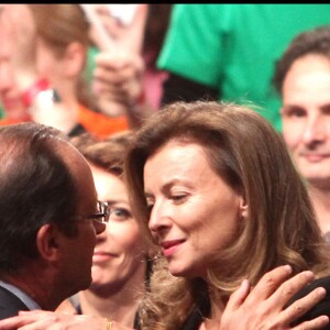 Valérie Trierweiler et François Hollande - Meeting d'investiture du candidat du PS à Paris, le 22 octobre 2011