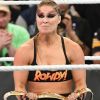 Ronda Rousey prend le dessus sur Alexa Bliss et remporte le Championnat du monde féminin de la WWE au Barclays Center de Brooklyn à New York, le 19 août 2018.