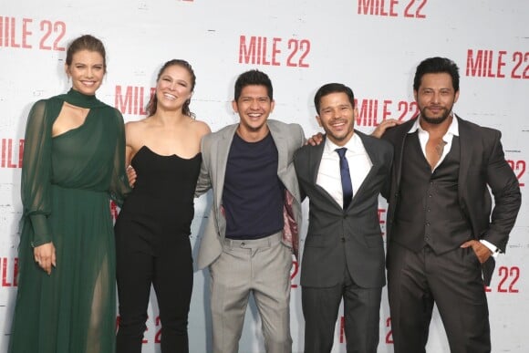 Lauren Cohan, Ronda Rousey, Iko Uwais, Carlo Albanet Sam Medina à la première de "Mile 22"au Regency Theatre à Los Angeles, le 9 août 2018.