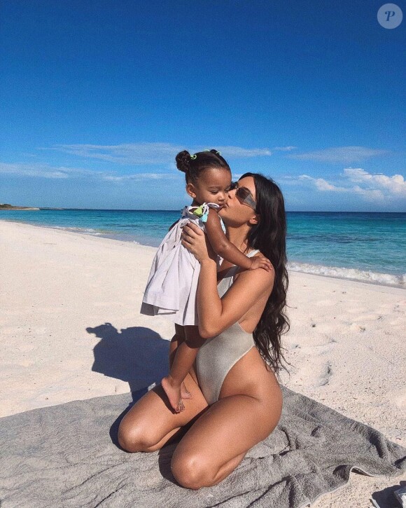 Kim Kardashian et sa fille Chicago- Instagram.