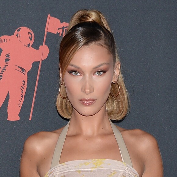 Bella Hadid assiste aux MTV Video Music Awards 2019 au Prudential Center à Newark dans le New Jersey. Le 26 août 2019.