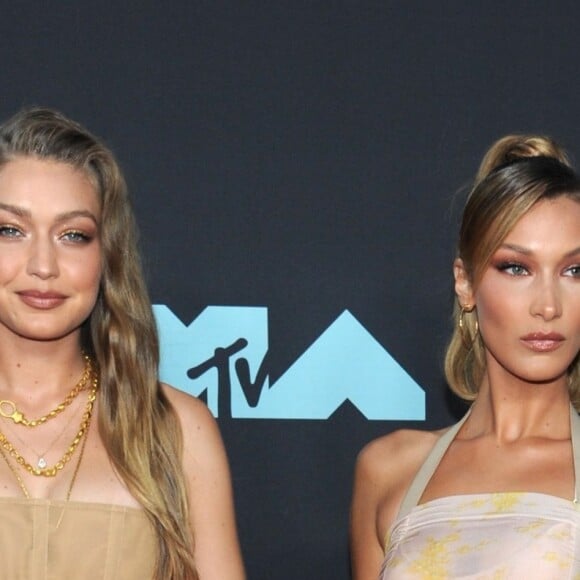 Gigi et Bella Hadid assistent aux MTV Video Music Awards 2019 au Prudential Center à Newark dans le New Jersey. Le 26 août 2019.