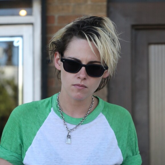 Kristen Stewart est allée déjeuner avec des amis au restaurant Kismet dans le quartier de Los Feliz à Los Angeles, le 13 août 2019