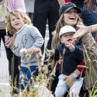 Carl Philip de Suède : Le prince Gabriel, 2 ans, son adorable supporter !