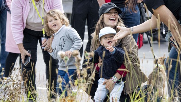 Carl Philip de Suède : Le prince Gabriel, 2 ans, son adorable supporter !