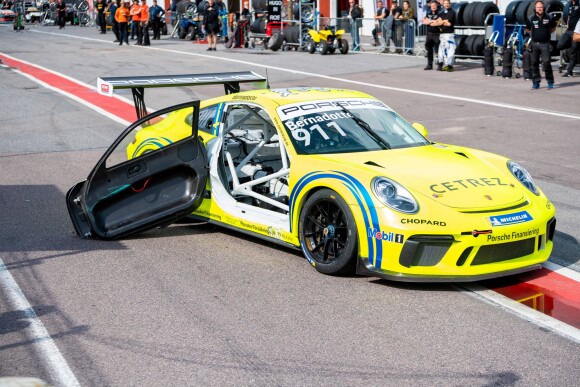 Le prince Carl Philip de Suède disputait une manche de la Porsche Carrera Cup Scandinavia au Karlskoga Motorstadion à Gällerasen, le 18 août 2019, et a connu un incident matériel qui l'a contraint à l'abandon.