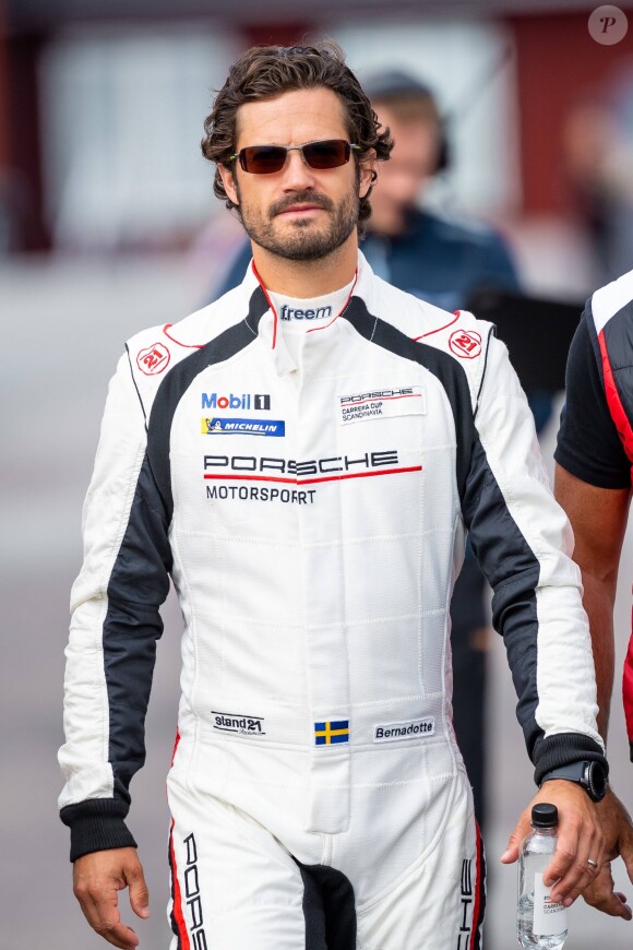 Le prince Carl Philip de Suède lors de la "Porsche Carrera Cup Scandinavia" au Karlskoga Motorstadion à Gällerasen en Suède, le 17 août 2019.