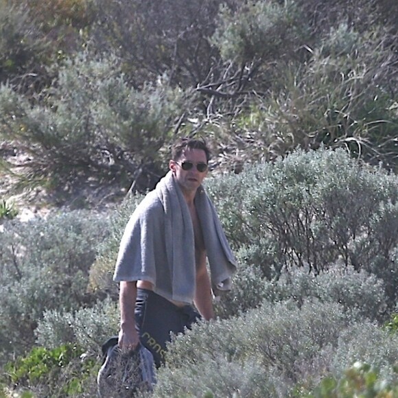 Exclusif - Hugh Jackman s'amuse dans les vagues de Cottesloe Beach en Australie, le 21 août 2019.