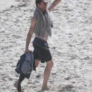 Exclusif - Hugh Jackman s'amuse dans les vagues de Cottesloe Beach en Australie, le 21 août 2019.