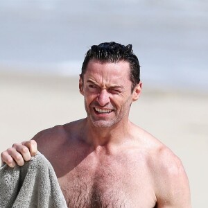 Exclusif - Hugh Jackman s'amuse dans les vagues de Cottesloe Beach en Australie, le 21 août 2019.