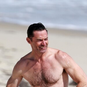 Exclusif - Hugh Jackman s'amuse dans les vagues de Cottesloe Beach en Australie, le 21 août 2019.