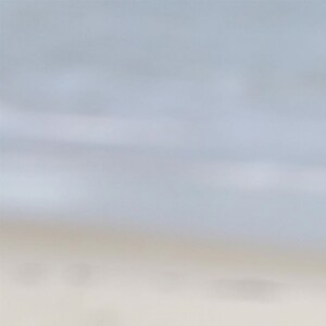 Exclusif - Hugh Jackman s'amuse dans les vagues de Cottesloe Beach en Australie, le 21 août 2019.