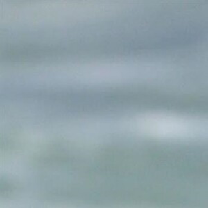 Exclusif - Hugh Jackman s'amuse dans les vagues de Cottesloe Beach en Australie, le 21 août 2019.