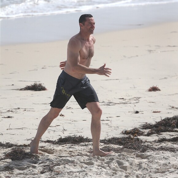 Exclusif - Hugh Jackman s'amuse dans les vagues de Cottesloe Beach en Australie, le 21 août 2019.