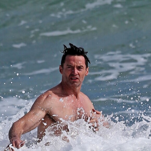 Exclusif - Hugh Jackman s'amuse dans les vagues de Cottesloe Beach en Australie, le 21 août 2019.