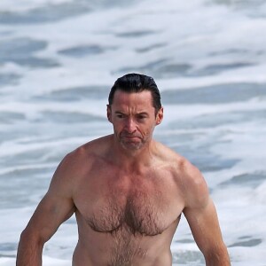 Exclusif - Hugh Jackman s'amuse dans les vagues de Cottesloe Beach en Australie, le 21 août 2019.