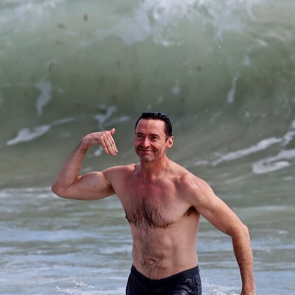 Exclusif - Hugh Jackman s'amuse dans les vagues de Cottesloe Beach en Australie, le 21 août 2019.