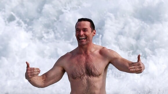 Hugh Jackman : 50 ans et un corps d'athlète qu'il dévoile à la plage