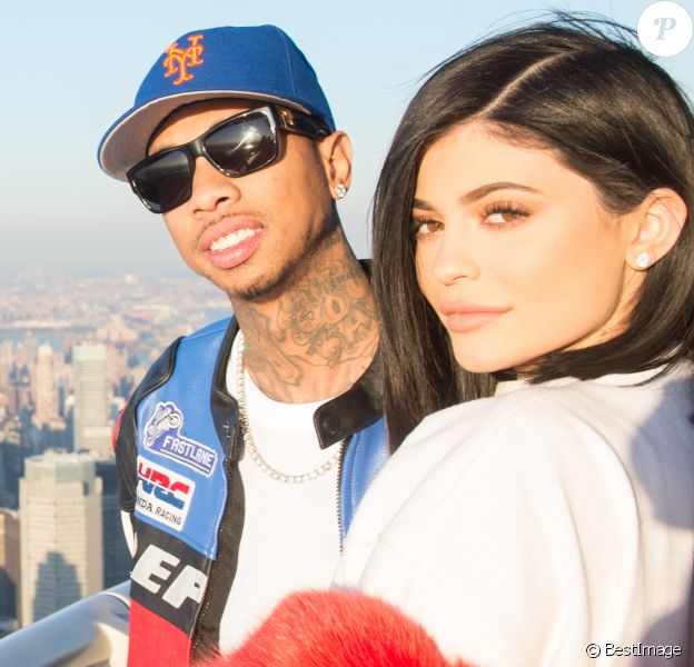 Kylie Jenner et Tyga lors de leur dernière apparition à l'Empire State Building pour la Saint-Valentin à New York, le 14 février 2017. Le couple avait rompu quelques semaines plus tard.