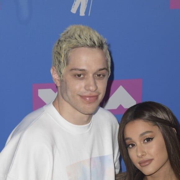 Pete Davidson et sa fiancée Ariana Grande - Photocall des MTV Video Music Awards 2018 au Radio City Music Hall à New York, le 20 août 2018.